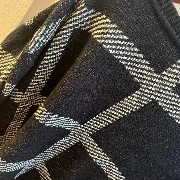 Cute sweater - Picture 4 of 4